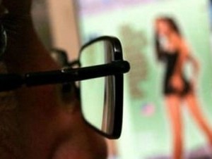 Apresan alemán por presunta vinculación en pornografía infantil