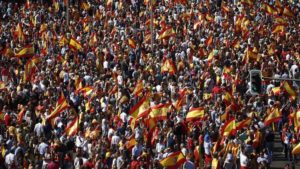 Miles de personas se concentran en Madrid a favor de la unidad en España