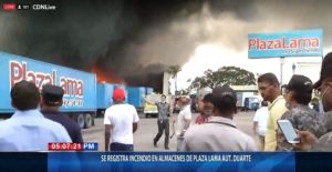 Se produce incendio en almacén de Plaza Lama en kilómetro 13 autopista Duarte