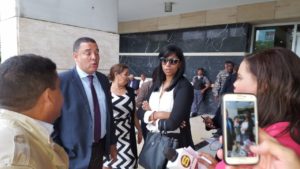 Despachan esposa de Quirinito tras interrogarla en Procuraduría