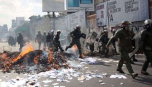 La UE acuerda sancionar a Venezuela e imponer un embargo de armas