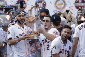 Los Astros de Houston, que ganaron recientemente la Serie Mundial de béisbol, recibieron el mayor bono en la historia de 438.901 dólares para cada miembro de la plantilla