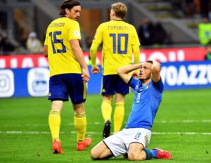 Italia no jugará la Copa del Mundo por tercera vez en su historia y por primera luego de 60 años. En San Siro, Milán, igualó 0-0 ante Suecia, no pudo revertir el 1-0 de la ida, en Solna, y será el gran ausente en Rusia 2018