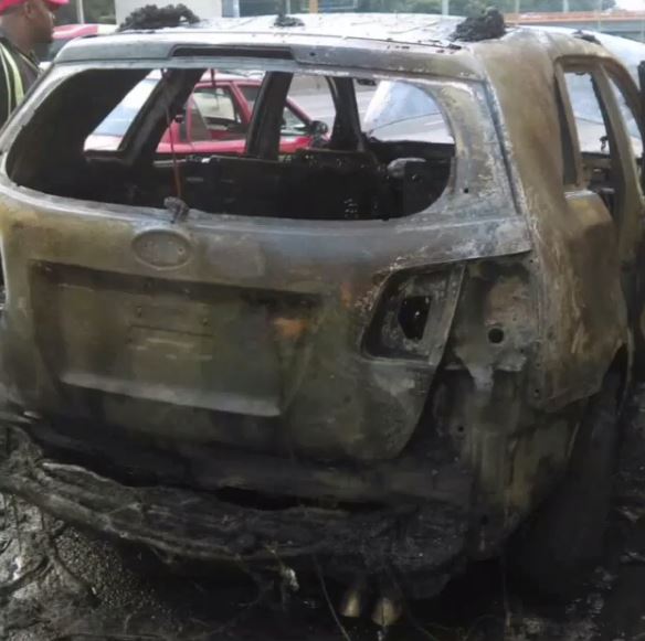 Se incendia Jeepeta recien comprada en el km 13 de la autopista Duarte