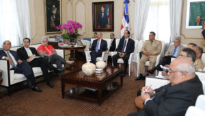 Danilo se reúne con miembros de Mesa Presidencial contra el Contrabando



