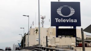 Dejan hielera con dos cabezas humanas en sede de Televisa en México
