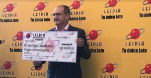 El premio correspondió a José Carlos Olazoila Leroux, quien manifestó sentirse afortunado e invitó a la legión de jugadores a formar parte de los sorteos