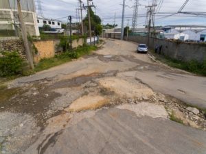 Denuncian dramática situación de calles en Zona Industrial de Haina