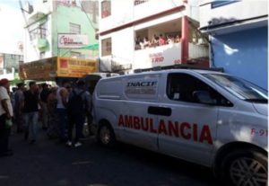 Muere hombre al caer de cuarto piso en edificio de Villa Juana