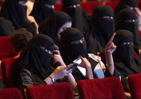 Arabia Saudí autoriza apertura de cine tras más de 35 años de prohibición