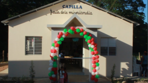 Una anhelada capilla religiosa fue construida con fondos mineros en una comunidad rural de Comedero Arriba de Cotuí pero los feligreses ahora claman por el equipamiento de la misma.