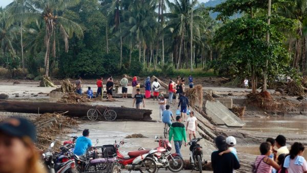 Vietnam: 650 mil personas evacuadas tras tormenta Tembin