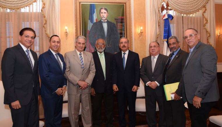 Danilo Medina recibe en su despacho a nuevo presidente del CMD.