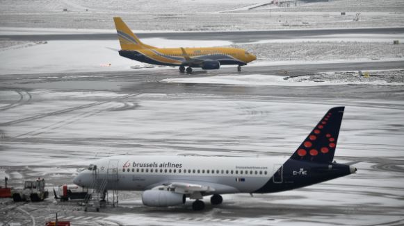 Un avión con 25 personas a bordo se estrella en Canadá