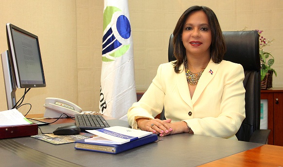 Presidente Medina confirma a Anina del Castillo como directora de Pro Consumidor