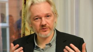 Reino Unido negó estatus diplomático a Julian Assange luego que Ecuador concedió nacionalidad