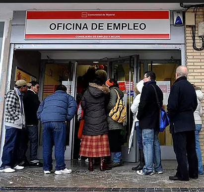 El número de desempleados en España baja a 3,41 millones en diciembre