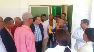 Director SNS se reúne con comisión para tratar construcción hospital de Neiba  