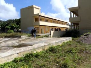 Preocupan escuelas en construcción abandonadas por años en Las Pascualas de Samaná 
