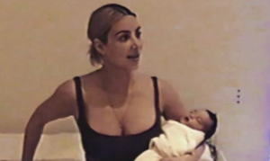 Nuevo hija de Kim Kardashian usa la misma cuna que usaron sus dos primeros hermanos 