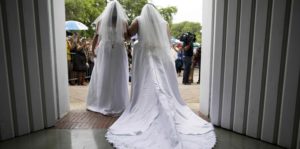 EEUU: Escuela católica despide maestra tras casarse con su novia