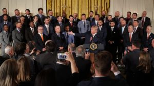 Presidente Donald Trump recibe a los Astros de Houston en Casa Blanca  