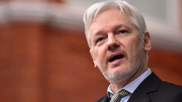 Gobierno de Ecuador suspende las comunicaciones de Julian Assange