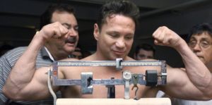 Arrestan excampeón de boxeo Vinny Paz por violencia doméstica 