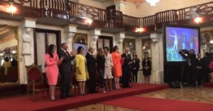 Presidente condecora a Fefita La Grande y otras féminas con Medalla al Mérito de la Mujer Dominicana