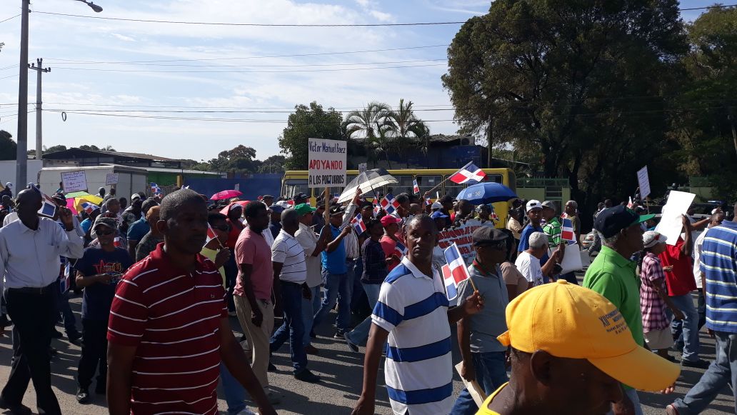 Trabajadores portuarios marchan en demanda de pensiones y pago de prestaciones