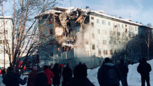 Al menos un muerto tras colapsar cuatro pisos de un edificio en Rusia
