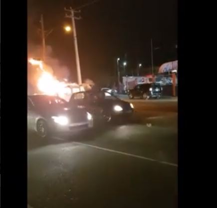 Muere una persona tras incendiarse vehículo en avenida República de Colombia