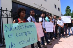 Estudiantes UASD advierten que protestarán frente a OISOE si no terminan trabajos de Facultad de Humanidades