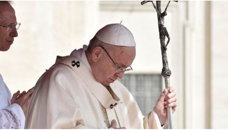 Papa Francisco se manifiesta "profundamente trastornado" por ataques en Siria