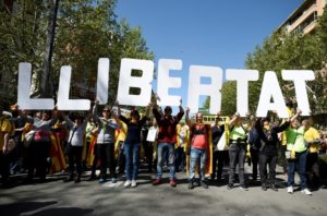 Barcelona: Miles de personas manifiestan contra encarcelamiento de independentistas catalanes