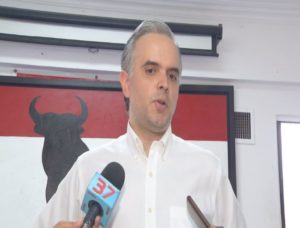 Luis Miguel De Camps saluda funcionarios  renuncien si se postulan para elecciones 