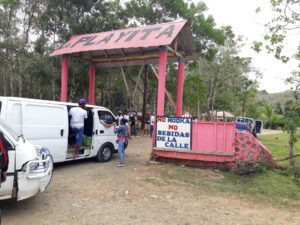 Vacacionistas siguen visitas a balnearios de Monte Plata este domingo