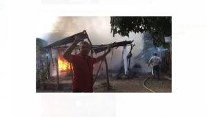 Incendio deja en la calle a joven madre en Dajabón que dormía junto a varios niños