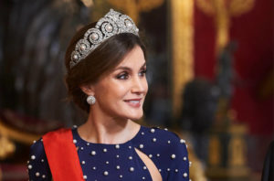 La reina Letizia de España inicia viaje de cooperación a República Dominicana y Haití