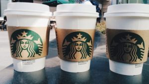 EE.UU.: tiendas de Starbucks cierran por un día para formar a sus empleados en tolerancia racial