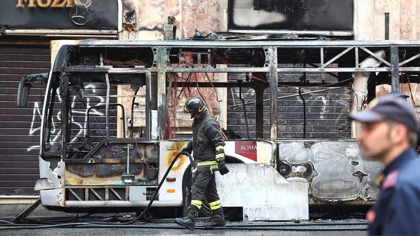 Italia: Un autobús se incendia y explota en pleno centro de Roma