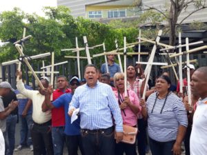 Comunitarios protestan en demanda de apertura anexo Hospital Marcelino Vélez
