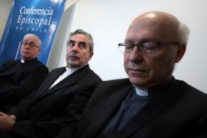 Chile: 14 sacerdotes suspendidos por denuncias de abusos sexuales