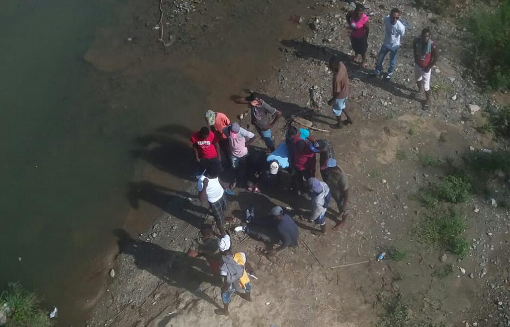 Hombre queda vivo tras caer de puente fronterizo entre Dajabón y Juana Méndez