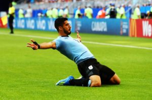 Uruguay golea Rusia y encabeza Grupo A del Mundial
