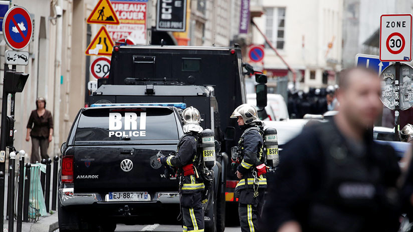 París: hombre armado se atrinchera con varios rehenes y asegura tener una bomba