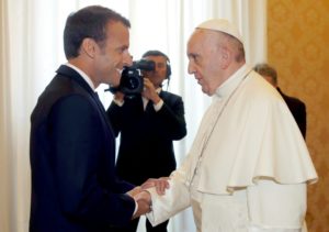 El Papa Francisco sostuvo su primer encuentro con el Presidente de Francia, Emmanuel Macron