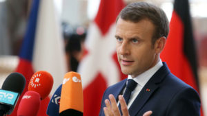Macron anuncia que Francia no acogerá centros para migrantes