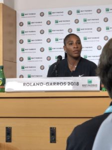 Serena Williams se retira del Roland Garros; Sharápova pasa a cuartos de final
