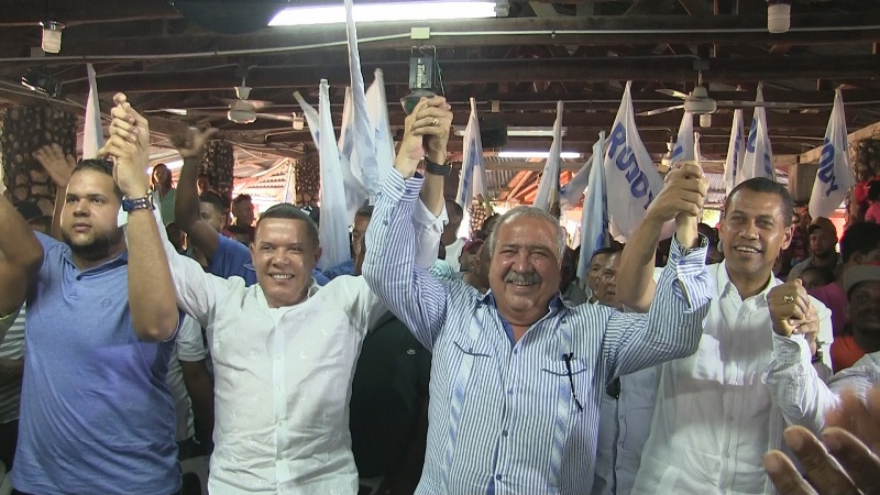 Dirigentes y simpatizantes del PRD se reúnen en Azua
